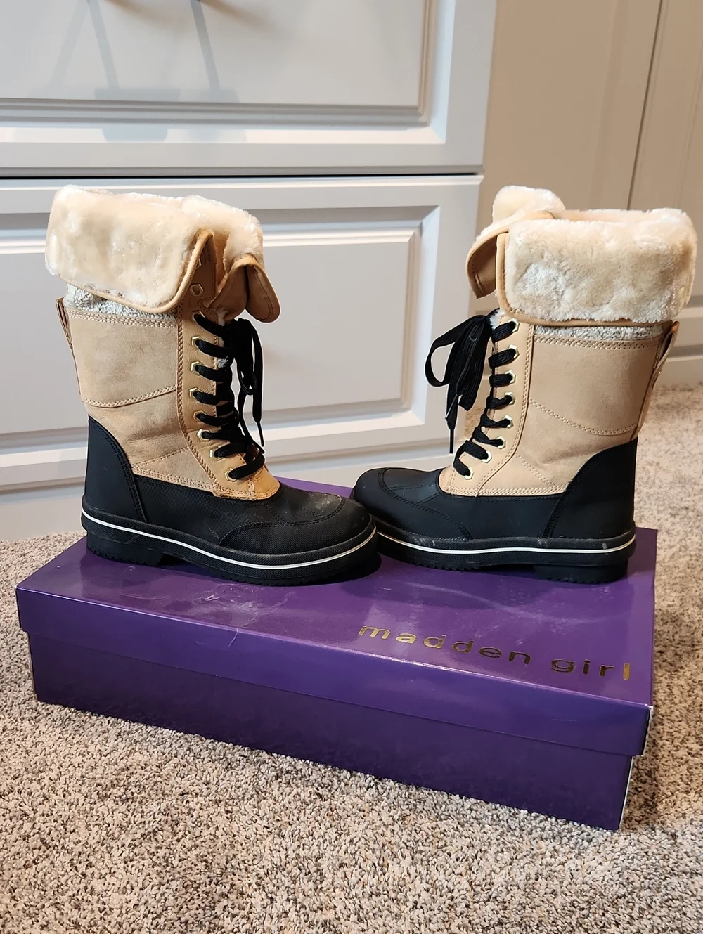 Madden Girl Black and Tan Faux-Fur Cuff Lace-Up Winter Boots - Size 6.5